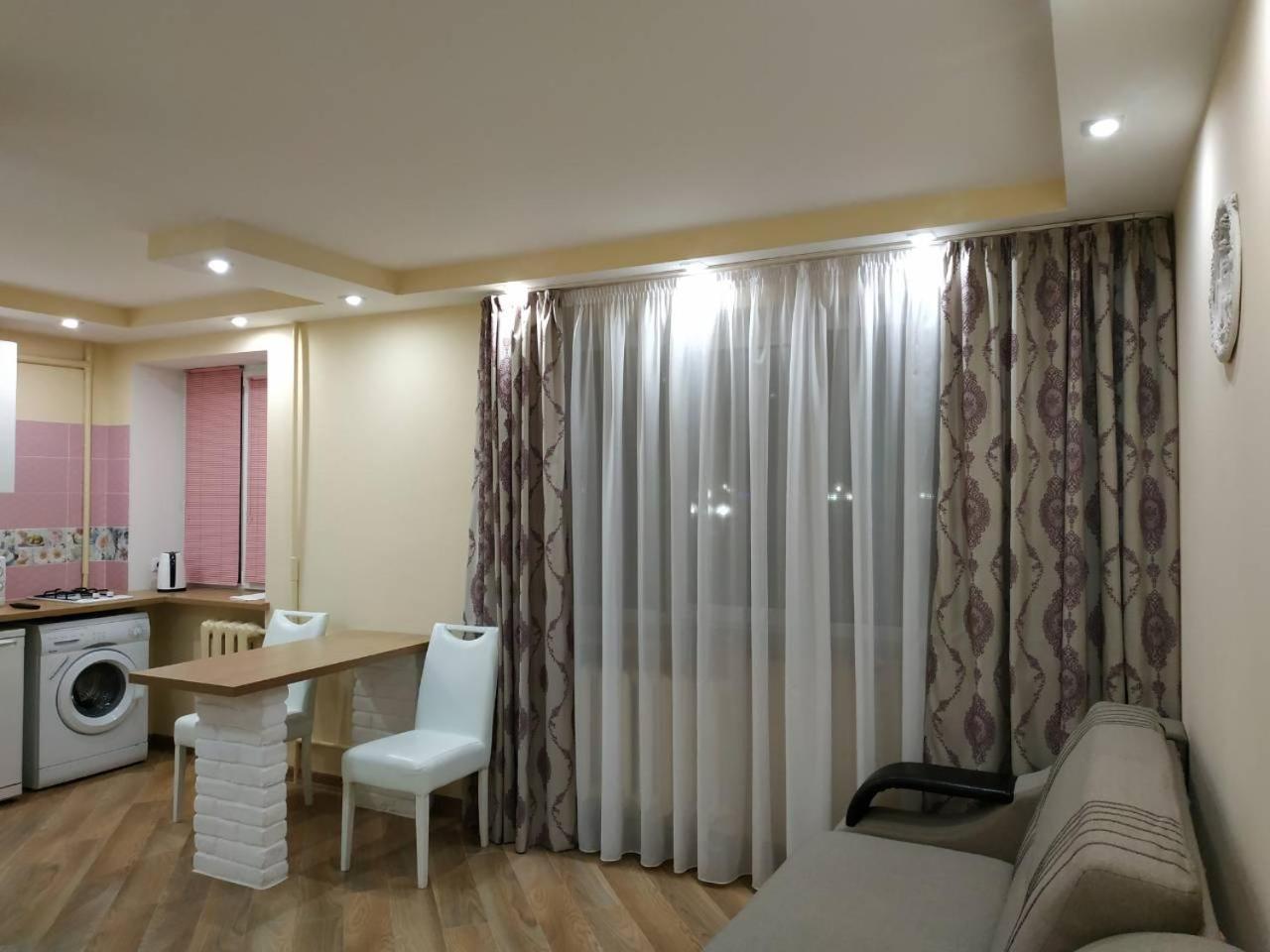 Apartments In The Center Maidan รีฟเน ภายนอก รูปภาพ